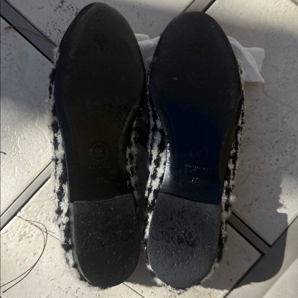 RARE CHANEL Black &White Houndstooth tweed  ballet flats stingray skin CC $1,500 - Picture 8 of 9